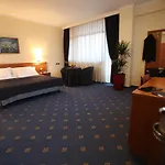 Continental Hotel Vorë