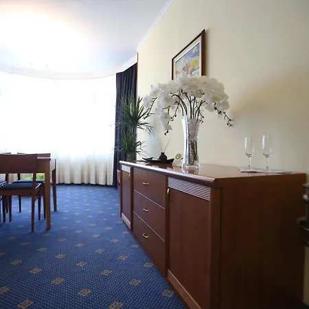 Continental 4*