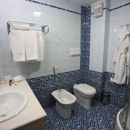 Continental Hotel Vorë
