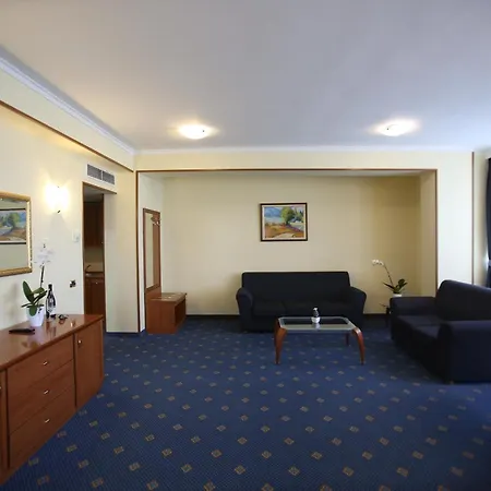 Continental 4* Vorë